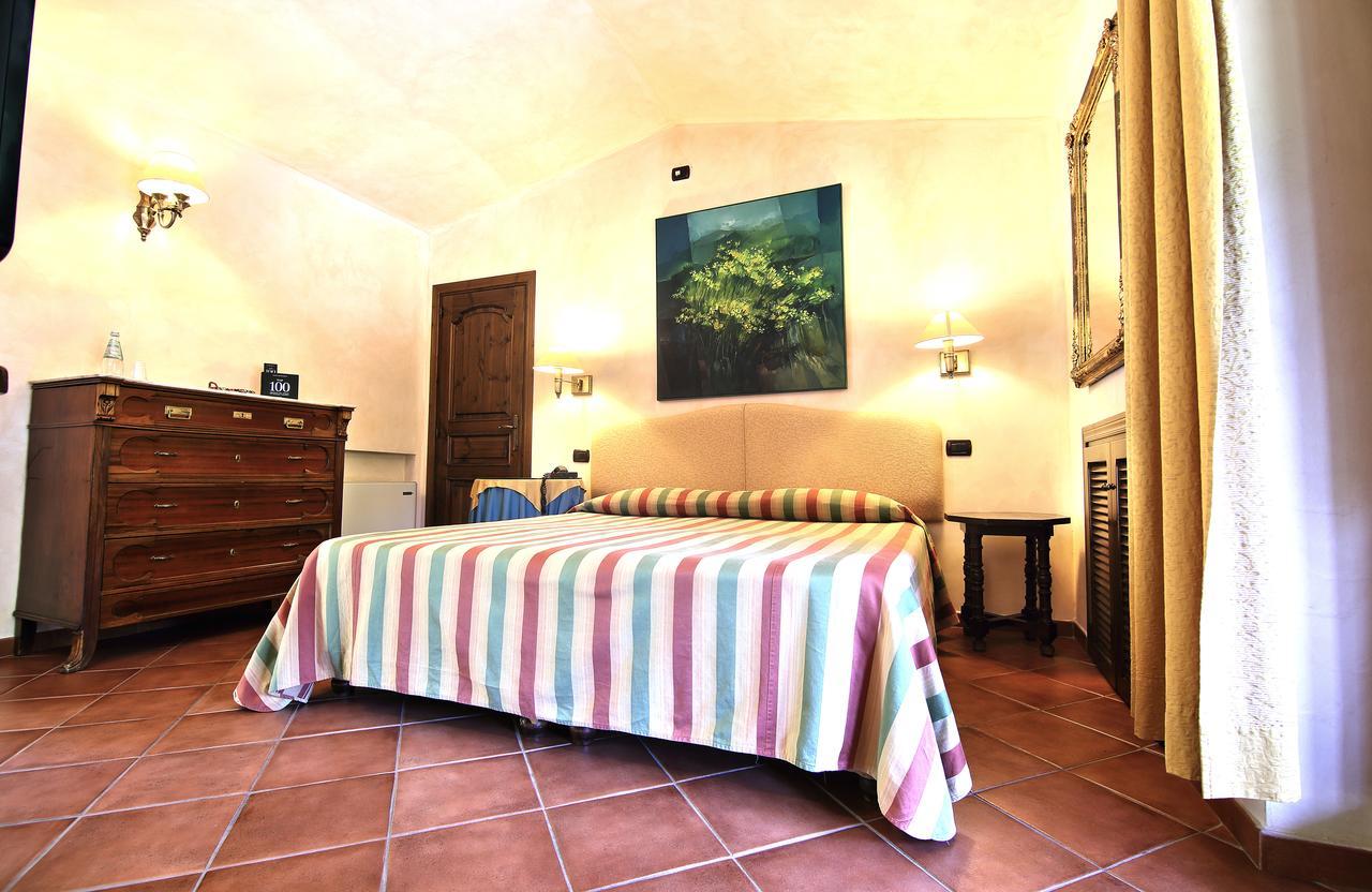 L'Agnata Di De Andre Boutique Hotel เทมปิโอ เปาซาเนีย ภายนอก รูปภาพ